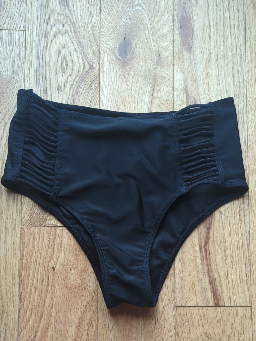 Abercrombie & Fitch. High-Waist Bikini Bottoms with Side Cutouts. Size Small.